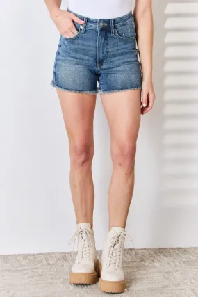 Judy Blue Plus Size Bauchkontrolle-Shorts mit ausgefranstem Saum