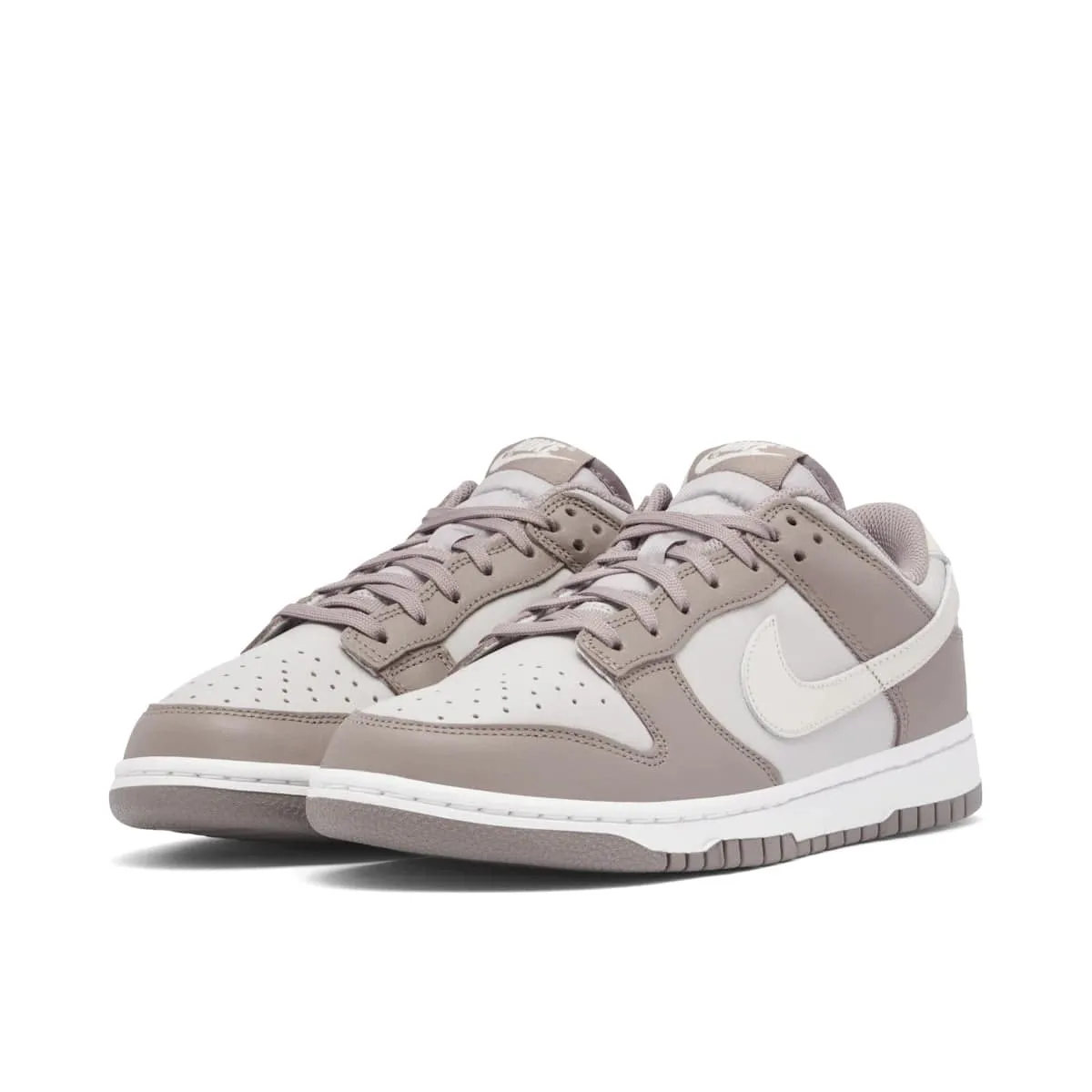 NIKE DUNK LOW - BONE BEIGE